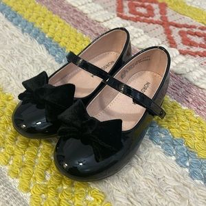 Black dress shoes